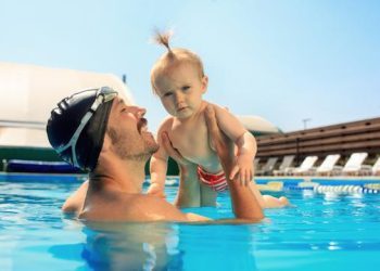 Pedijatri: Dijete bi trebalo početi učiti plivati s godinu dana
