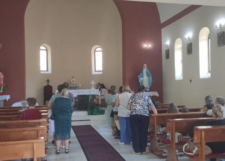 Brojni vjernici na Veliku Gospu u Kostajnici pokraj Konjica sudjelovali na Misnom slavlju