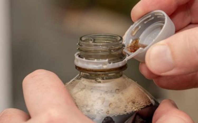 Evo zbog čega su nam nametnuli čepove pričvršćene za boce