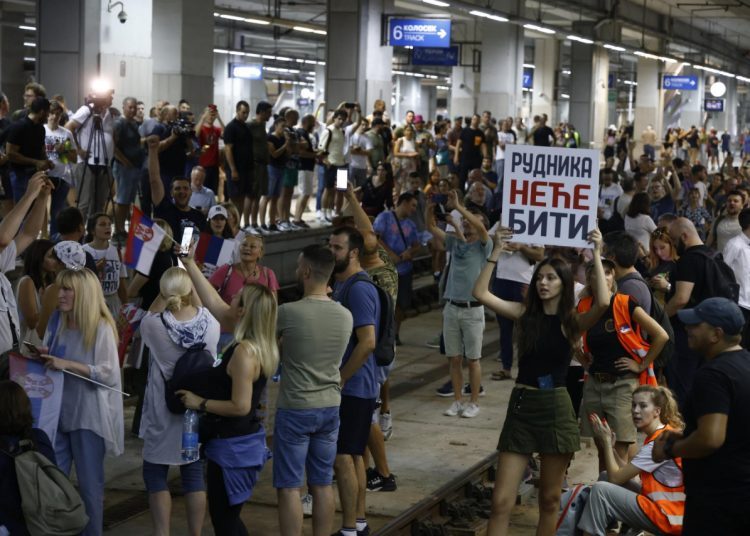 Masovni prosvjed u Beogradu