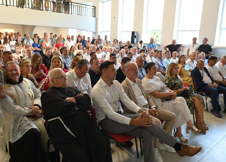 U Šujici svečano otvoren obnovljeni hrvatski dom “Stjepan Radić“