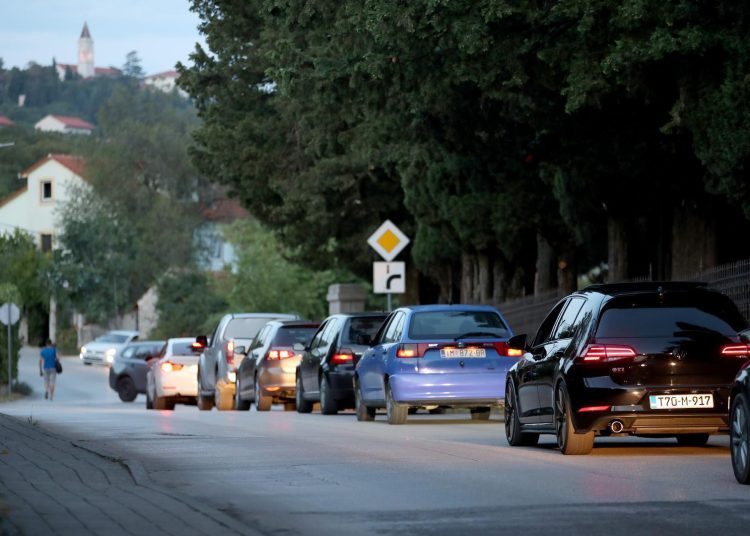Odlična atmosfera na koncertu Thompsona, Zečića i Mate Bulića