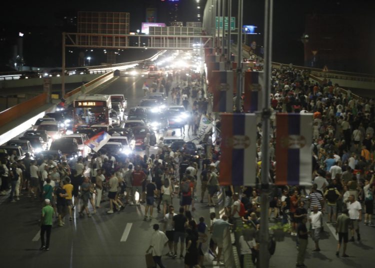 Masovni prosvjed u Beogradu