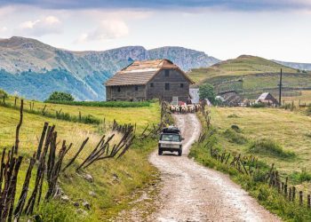 Čim prođe “ljetni Božić” zaključavaju se obnovljene kuće, utihnu sela, igrališta se isprazne