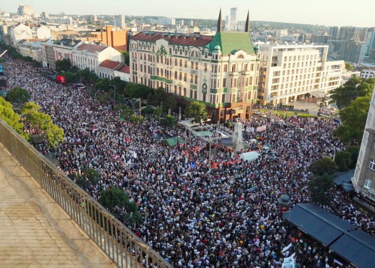 Masovni prosvjed u Beogradu