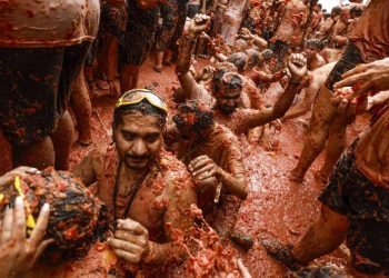 Španjolski festival gađanja rajčicama privukao tisuće posjetitelja