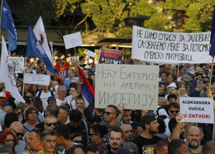 Masovni prosvjed u Beogradu