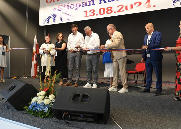 U Šujici svečano otvoren obnovljeni hrvatski dom “Stjepan Radić“