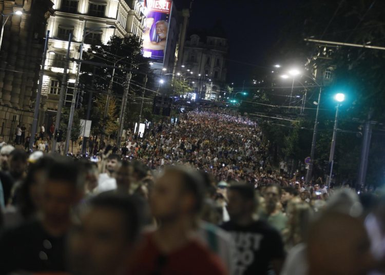 Masovni prosvjed u Beogradu