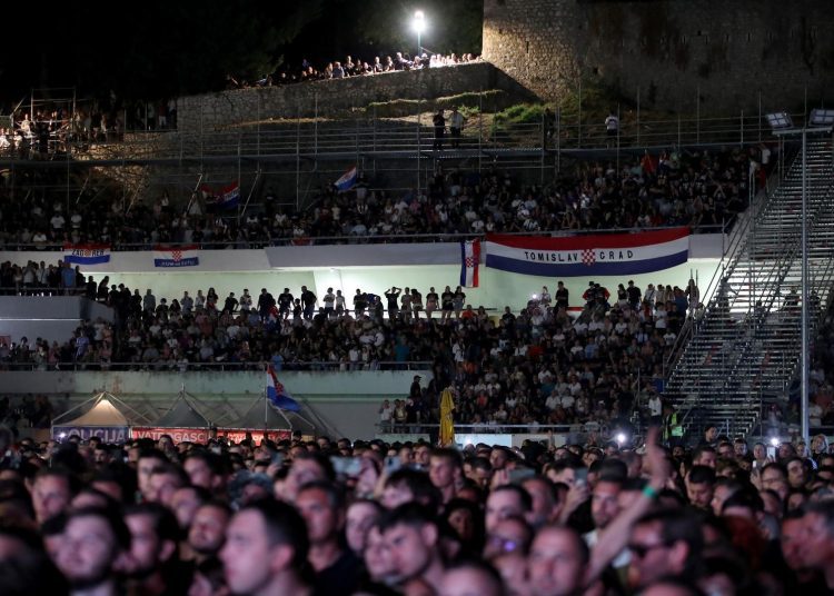 Odlična atmosfera na koncertu Thompsona, Zečića i Mate Bulića