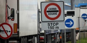 Prijevoznici na granicama čekaju satima: UNO BiH nedostaje blizu 1.000 djelatnika