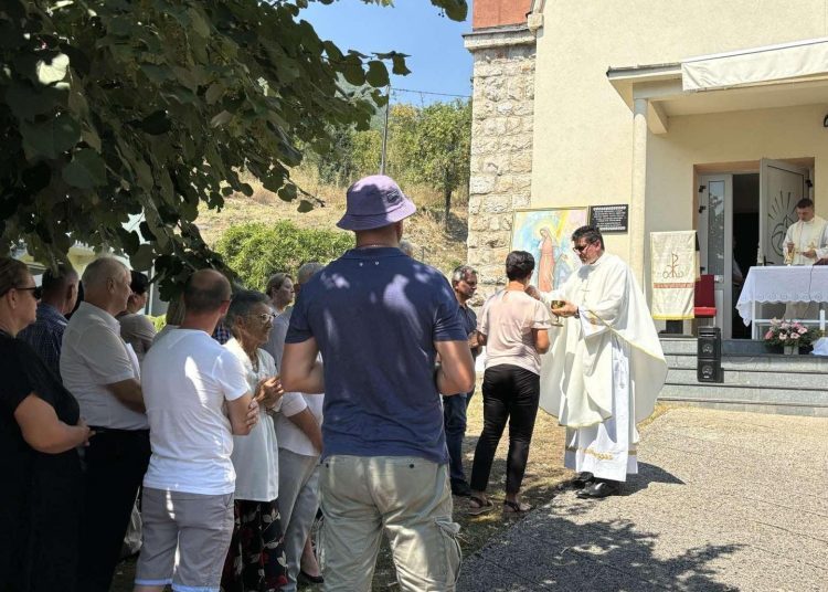Brojni vjernici na Veliku Gospu u Kostajnici pokraj Konjica sudjelovali na Misnom slavlju