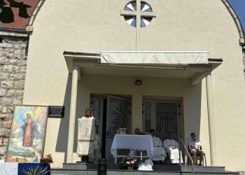Brojni vjernici na Veliku Gospu u Kostajnici pokraj Konjica sudjelovali na Misnom slavlju