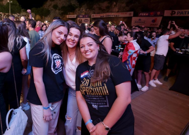 Odlična atmosfera na koncertu Thompsona, Zečića i Mate Bulića