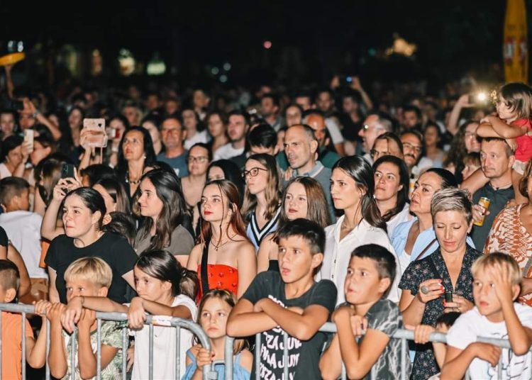 Odličan koncert Damira Urbana, Ane Širić i Ivane Jukić u Posušju