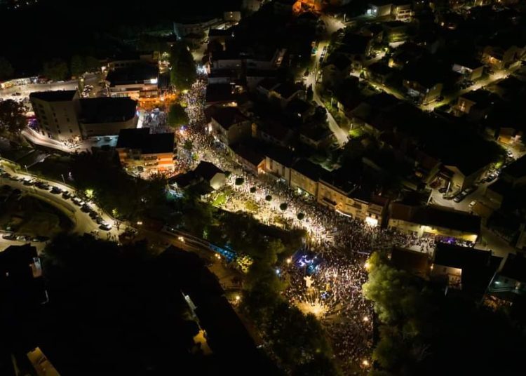 Pogledajte kako je Široki Brijeg izgledao iz zraka navečer za Gospojinu