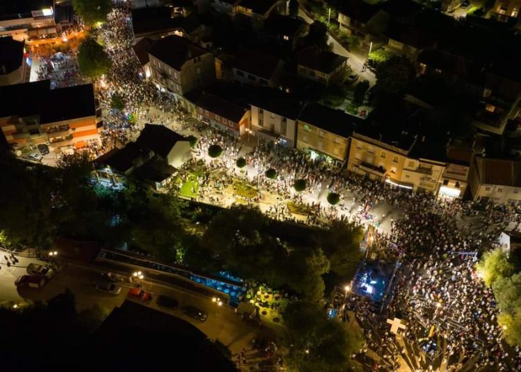 Pogledajte kako je Široki Brijeg izgledao iz zraka navečer za Gospojinu