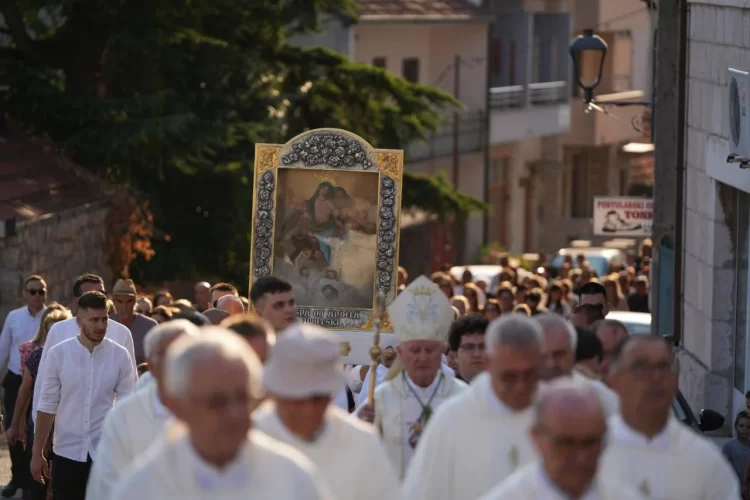 Gospa od Anđela: Čak 10 tisuća Imoćana i Hercegovaca u velebnoj procesiji duž grada
