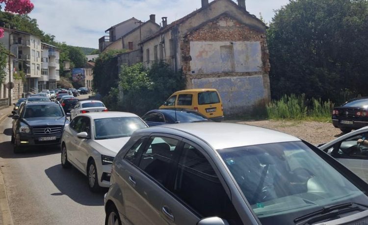 Ako baš ne morate nemojte ići s autom u centar Širokog Brijega