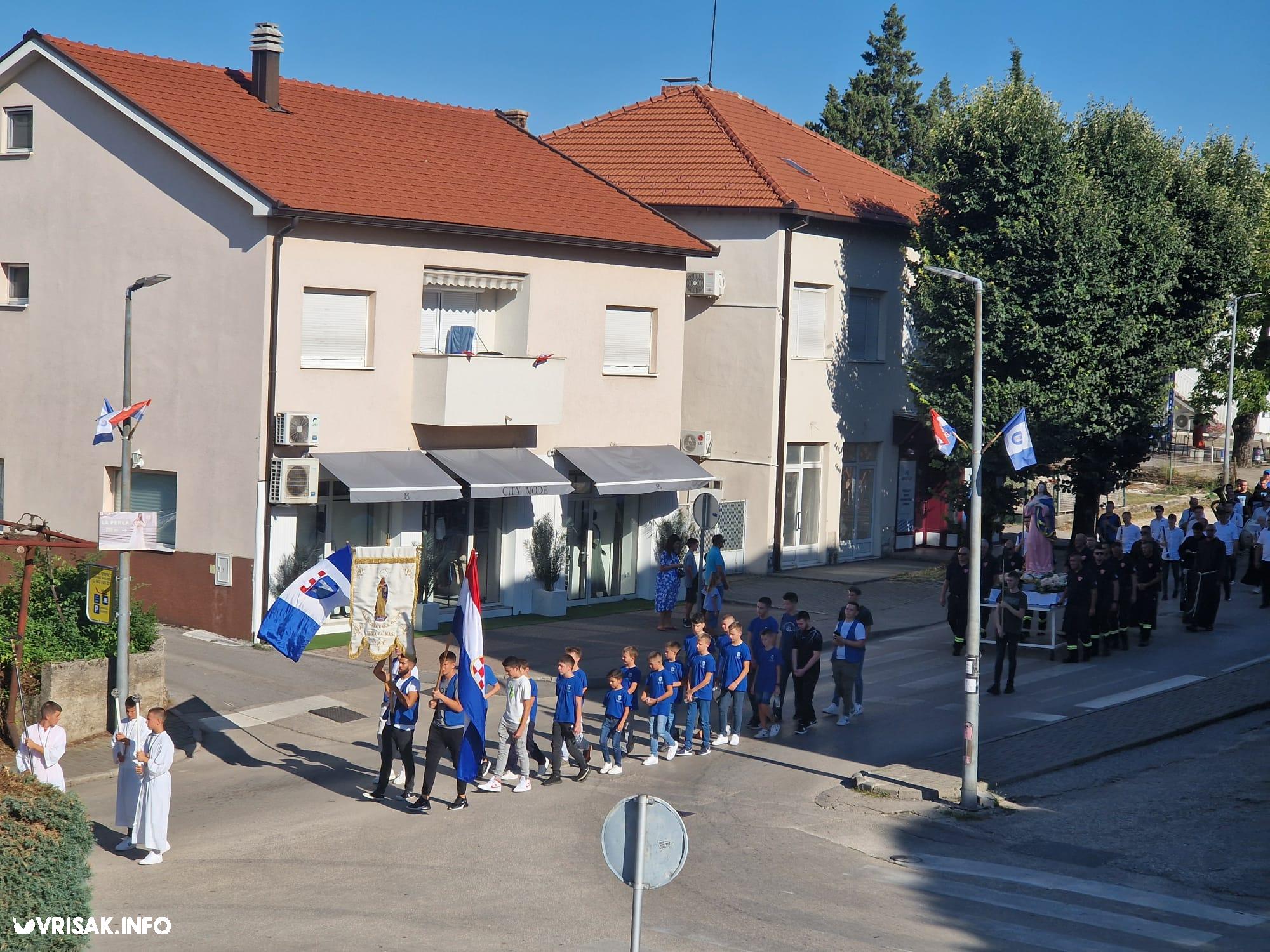 Procesija ulicama Širokog Brijega uoči blagdana Velike Gospe