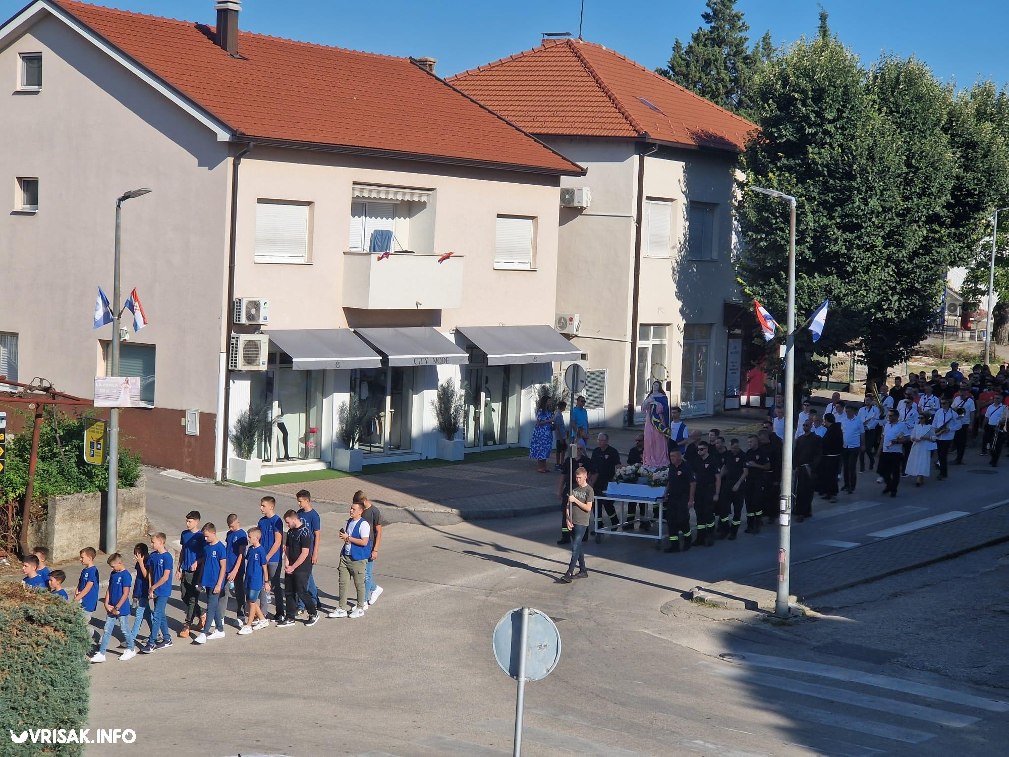 Procesija ulicama Širokog Brijega uoči blagdana Velike Gospe