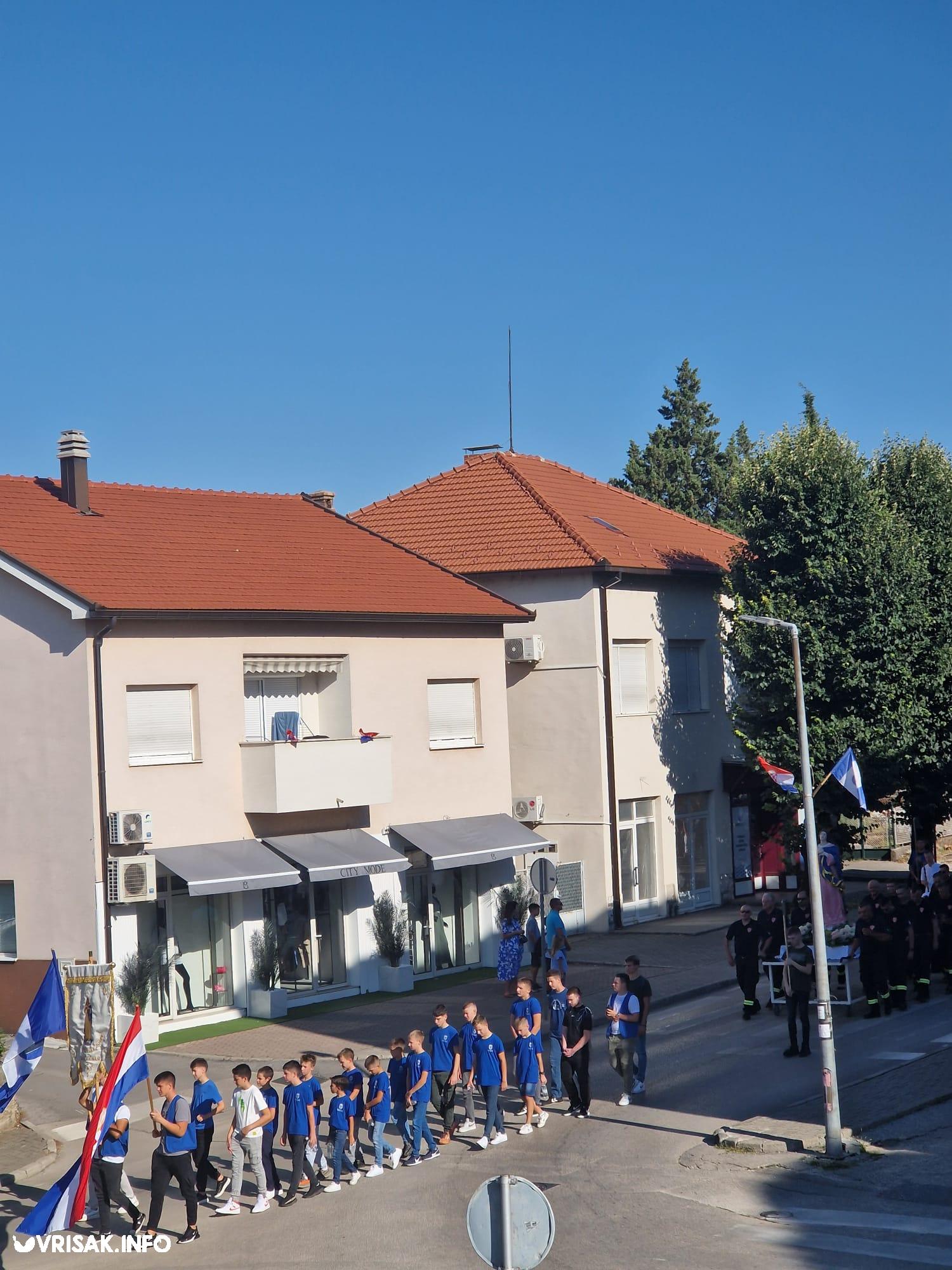 Procesija ulicama Širokog Brijega uoči blagdana Velike Gospe