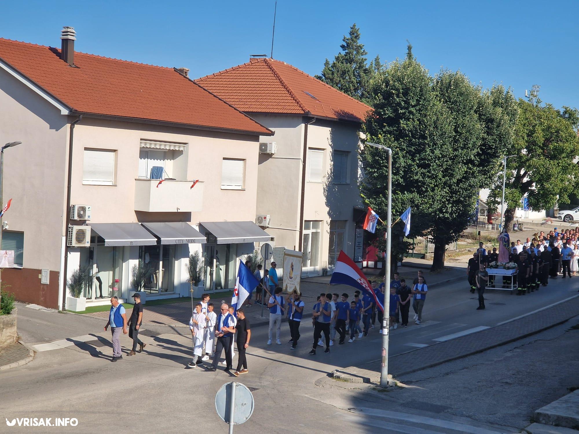 Procesija ulicama Širokog Brijega uoči blagdana Velike Gospe