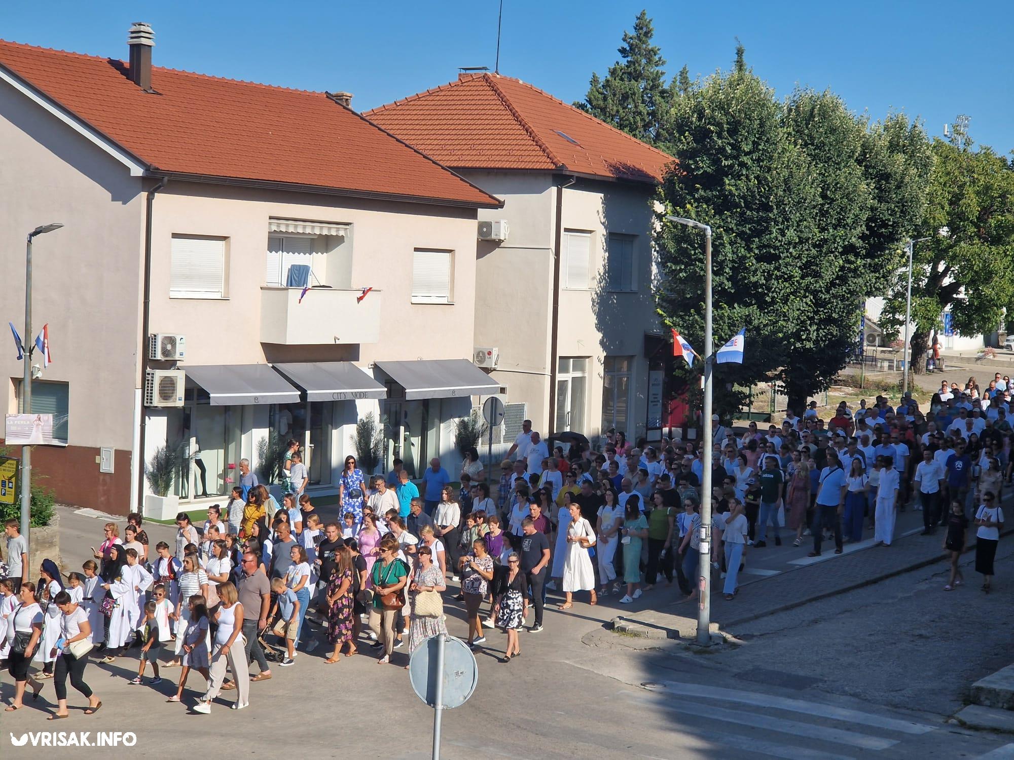 Procesija ulicama Širokog Brijega uoči blagdana Velike Gospe