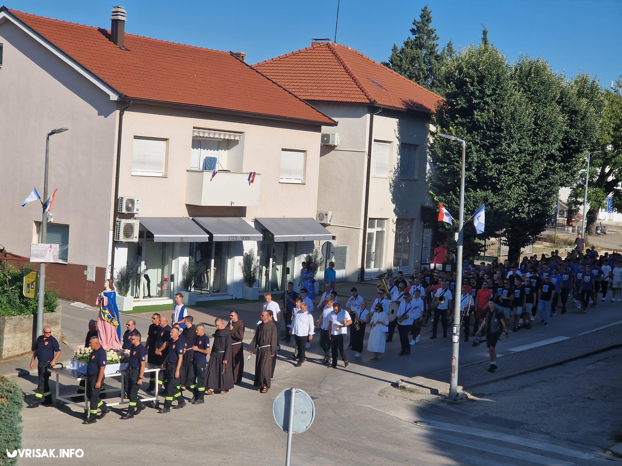 Procesija ulicama Širokog Brijega uoči blagdana Velike Gospe