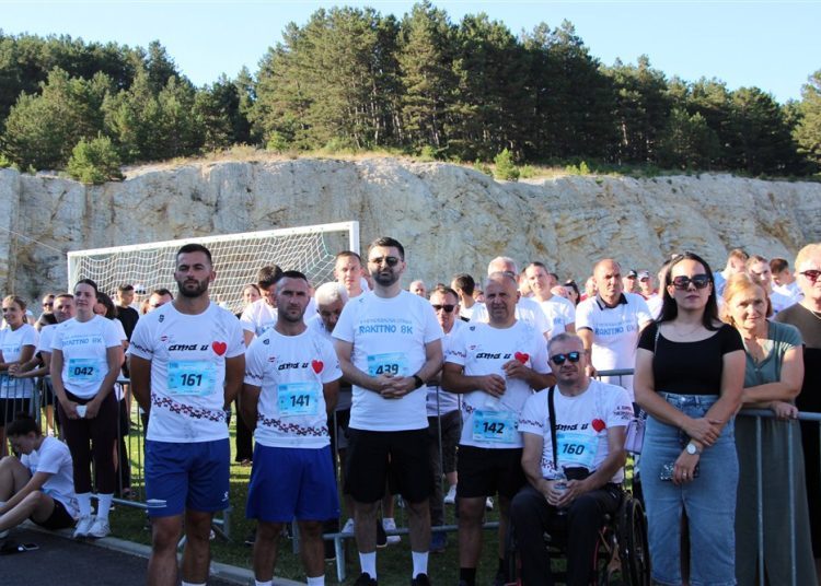 Posuško lito: 1. humanitarno-memorijalna utrka ”Rakitno 8K” okupila preko 400 trkača!