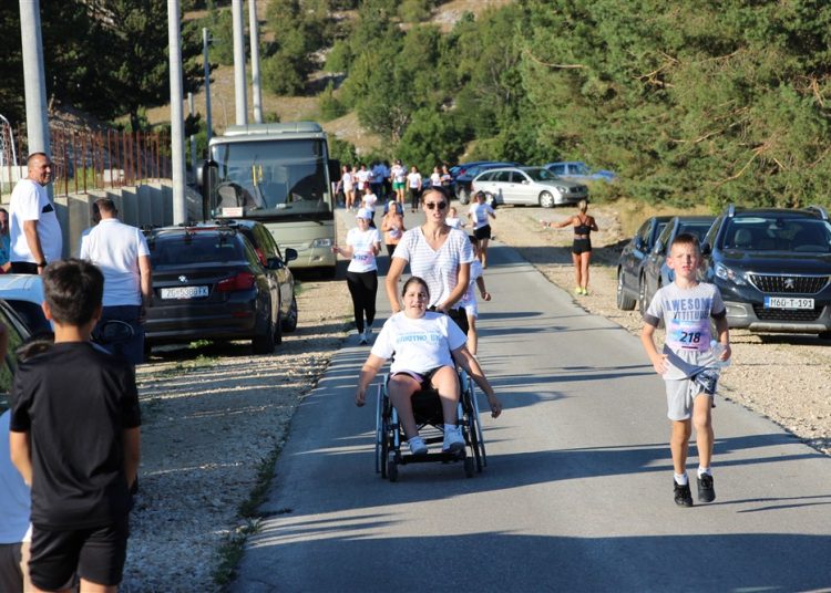 Posuško lito: 1. humanitarno-memorijalna utrka ”Rakitno 8K” okupila preko 400 trkača!