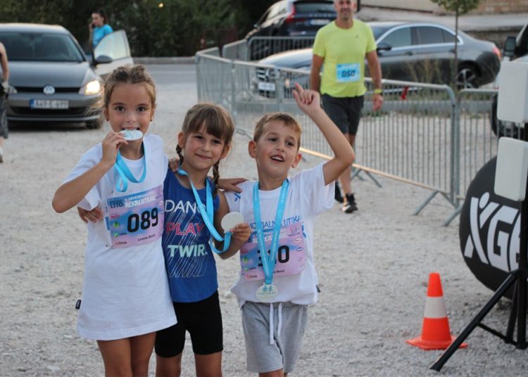 Posuško lito: 1. humanitarno-memorijalna utrka ”Rakitno 8K” okupila preko 400 trkača!