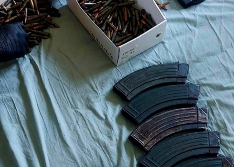 Policija kod Mostarca pronašla drogu i arsenal oružja