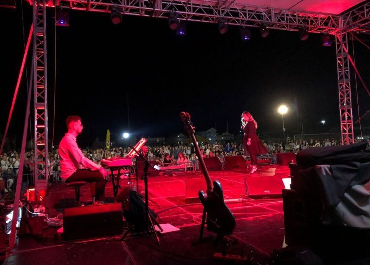 Mnoštvo ljudi na humanitarnom koncertu u Tomislavgradu