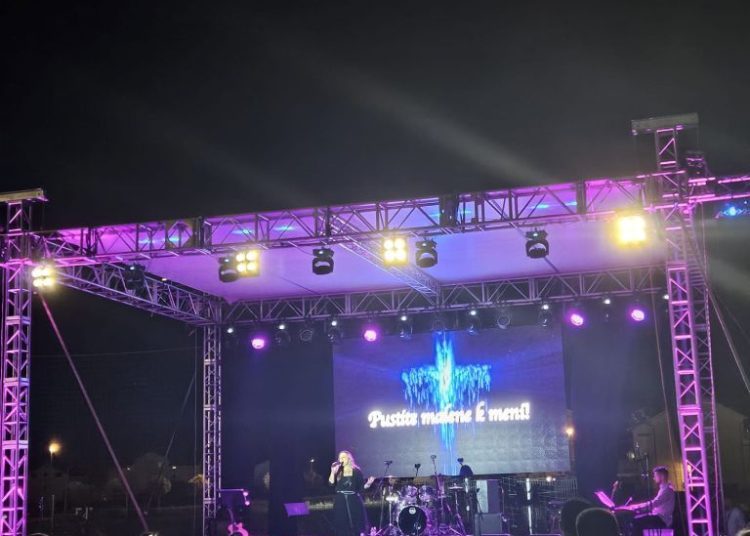 Mnoštvo ljudi na humanitarnom koncertu u Tomislavgradu