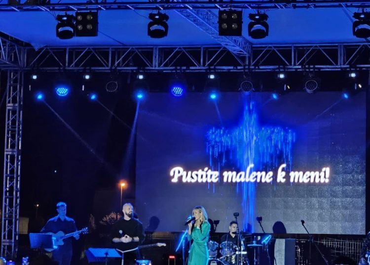 Mnoštvo ljudi na humanitarnom koncertu u Tomislavgradu