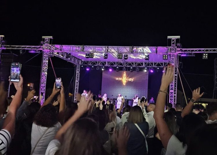 Mnoštvo ljudi na humanitarnom koncertu u Tomislavgradu