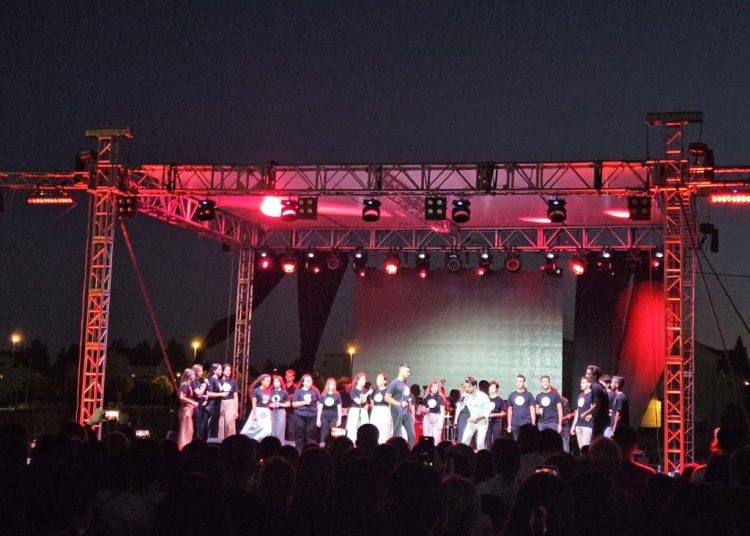 Mnoštvo ljudi na humanitarnom koncertu u Tomislavgradu