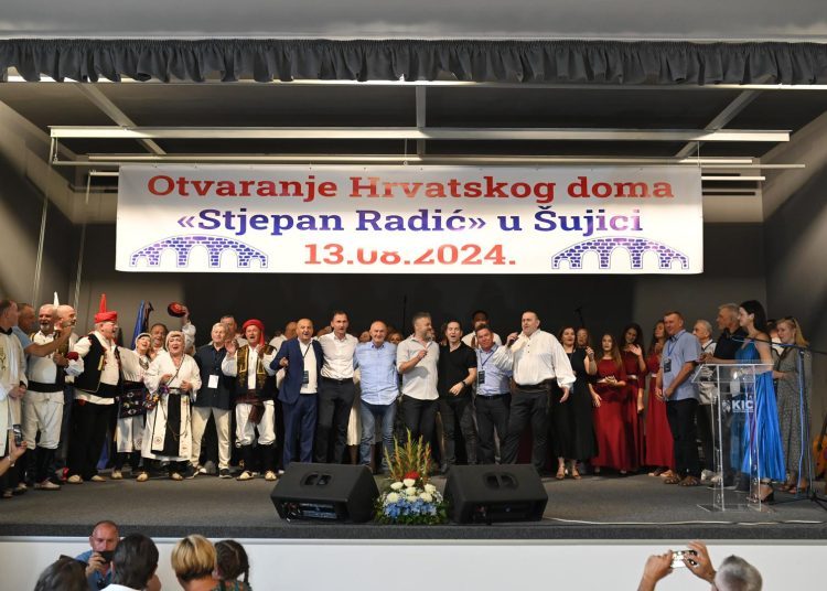 U Šujici svečano otvoren obnovljeni hrvatski dom “Stjepan Radić“