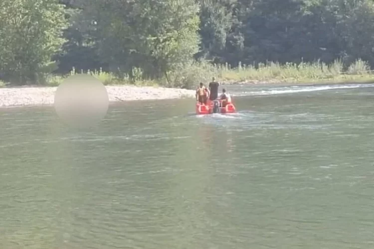 Nakon prevrtanja čamca s migrantima iz Drine izvučeno osam tijela