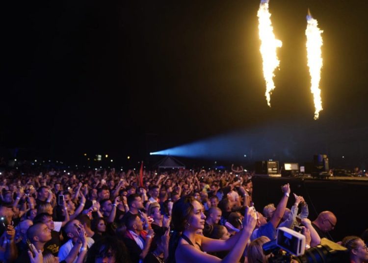 Thompson održao koncert pred 40 tisuća ljudi u Dugopolju