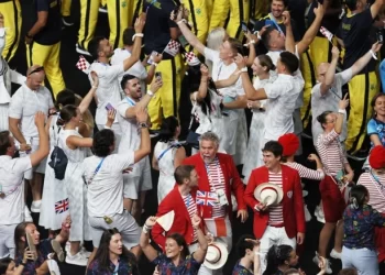 Hrvatsku zastavu na zatvaranju Olimpijskih igara nosili Lena Stojković i Ivan Šapina