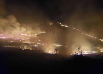 Livno: Vatrogasci se bore s velikim požarom na Dinari, zatražena pomoć hrvatskih kanadera