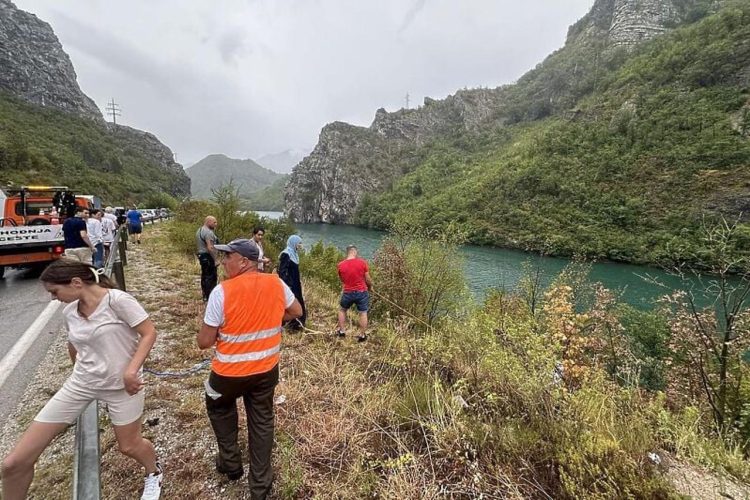 Tročlana obitelj umalo sletjela u Neretvu, među putnicima i beba