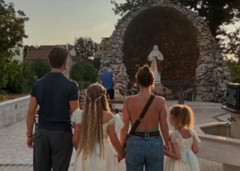 Prozvali Rakitićevu suprugu zbog prizora u Međugorju: ‘Ne osuđujte me, a da ne znate’