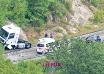 Široki Brijeg: Sudar osobnog vozila i kamiona na zaobilaznici, cesta zatvorena
