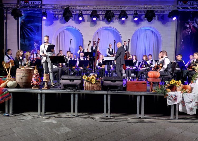 Tamburaški orkestar Mostar poklonio svom gradu ‘koncert za dušu i pamćenje‘