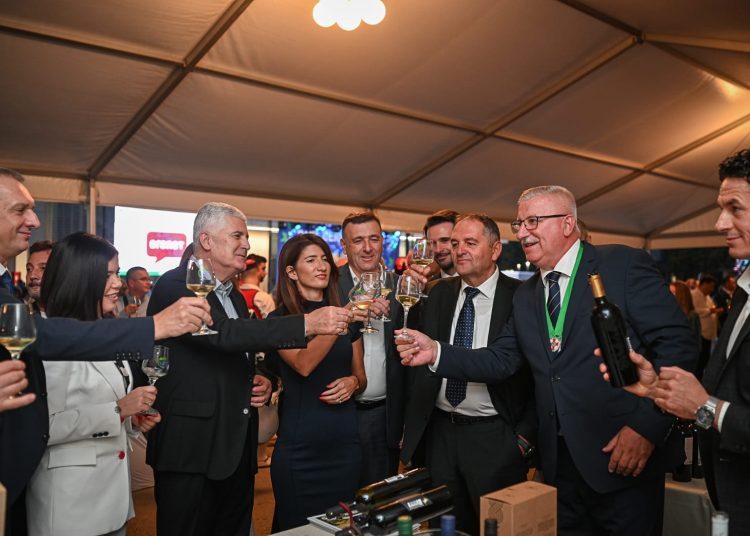 Održana središnja svečanost manifestacije „Dani berbe grožđa Brotnjo 2024.”