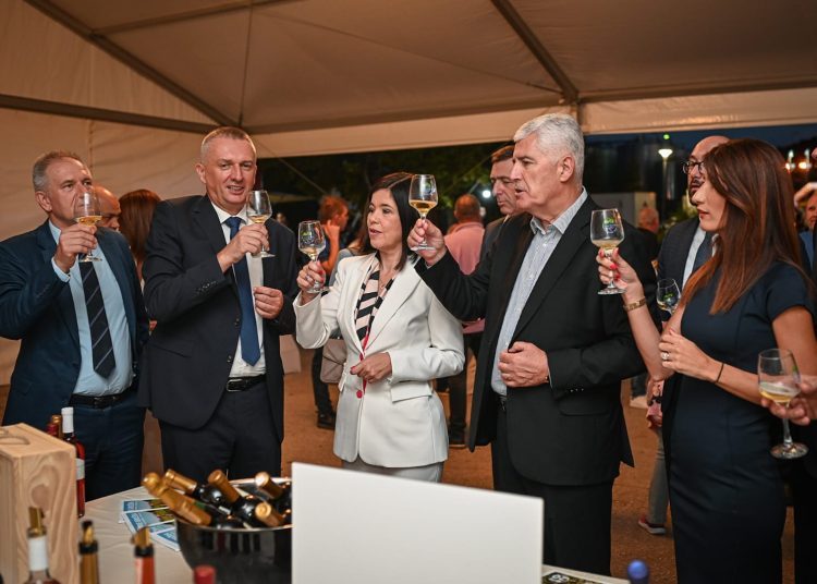 Održana središnja svečanost manifestacije „Dani berbe grožđa Brotnjo 2024.”