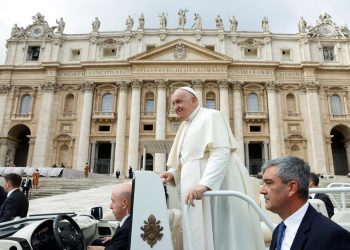 Papa upozorio na loše strane umjetne inteligencije